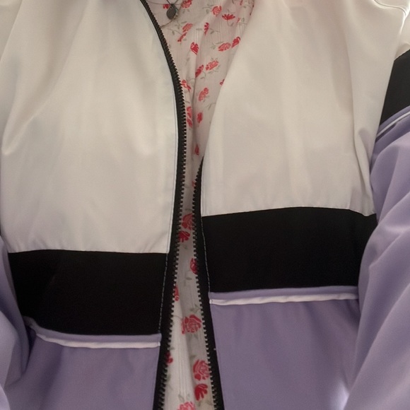 Step into the 90s in a lavender haze with this lavender vintage stripe raincoat - Picture 4 of 4